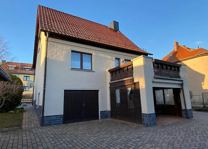 Charmantes Ferienhaus Gernrode/ Harz, Balkon, Grill, 2 Schlafzimmer 別荘 クヴェードリンブルク